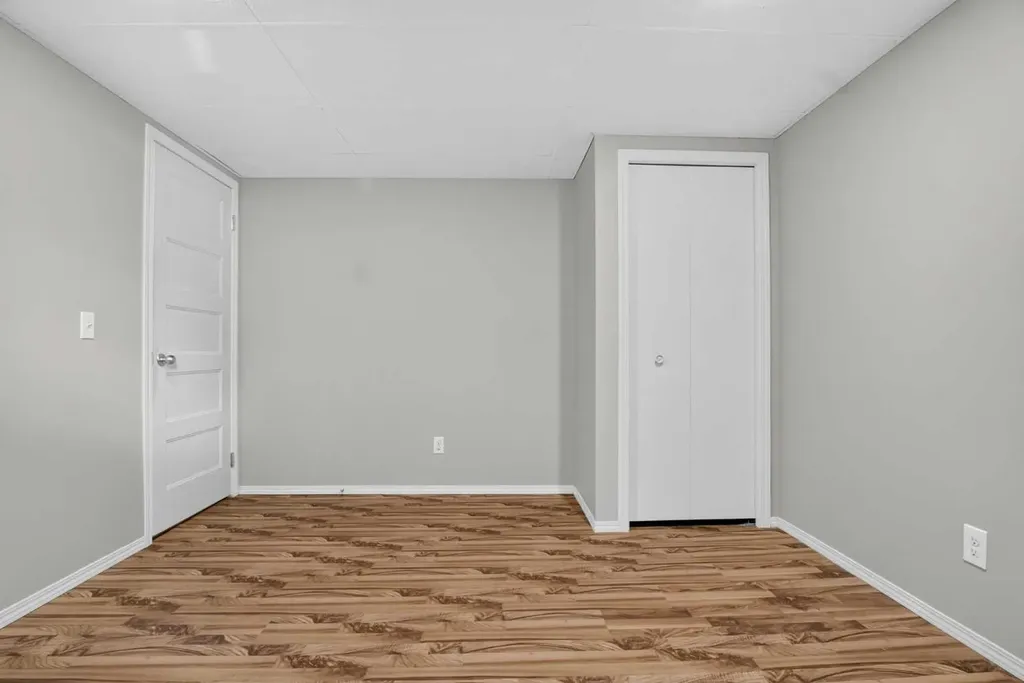 136 41 Avenue NW Calgary AB T2K 0G6