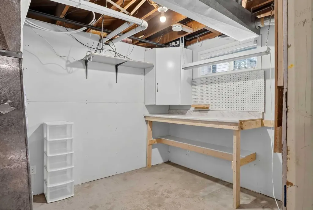 136 41 Avenue NW Calgary AB T2K 0G6