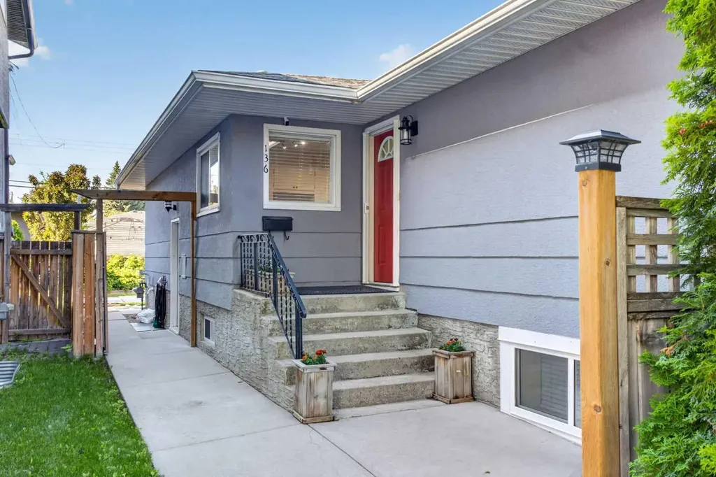 136 41 Avenue NW Calgary AB T2K 0G6