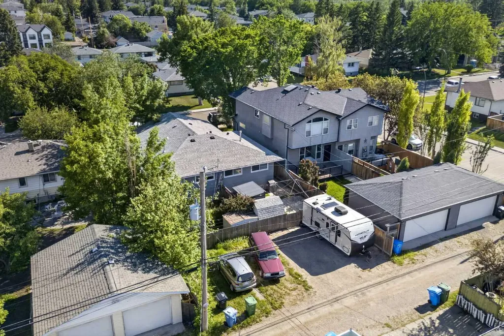 136 41 Avenue NW Calgary AB T2K 0G6