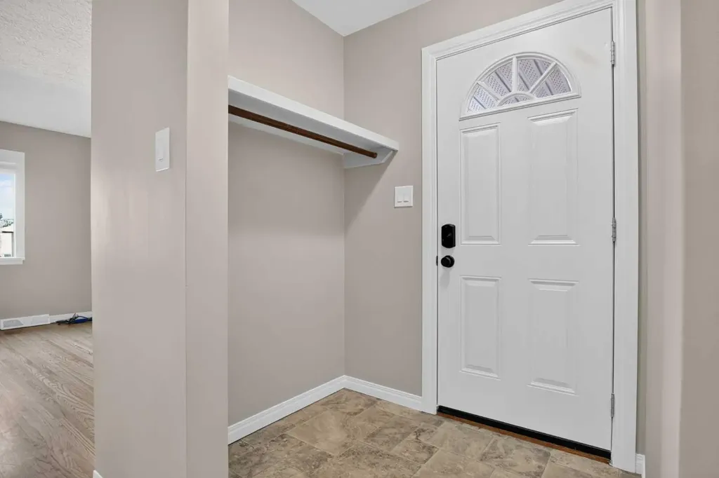 136 41 Avenue NW Calgary AB T2K 0G6