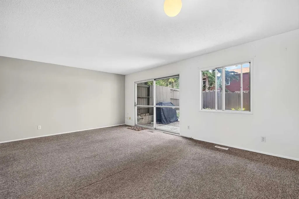 210 86 Avenue SE Calgary AB T2H 1N6