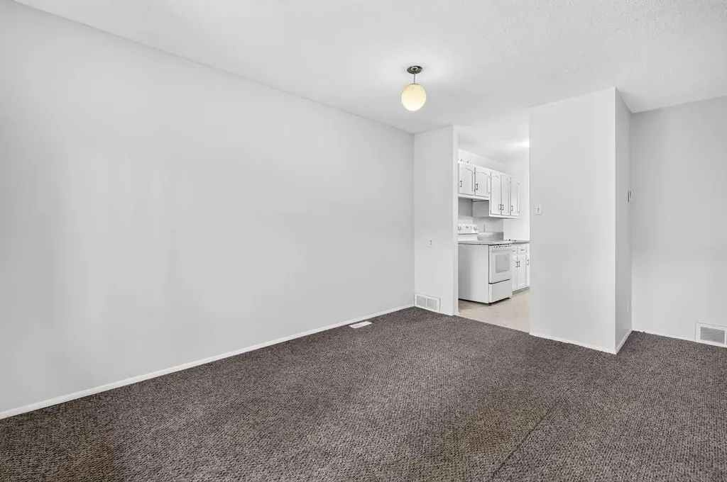 210 86 Avenue SE Calgary AB T2H 1N6