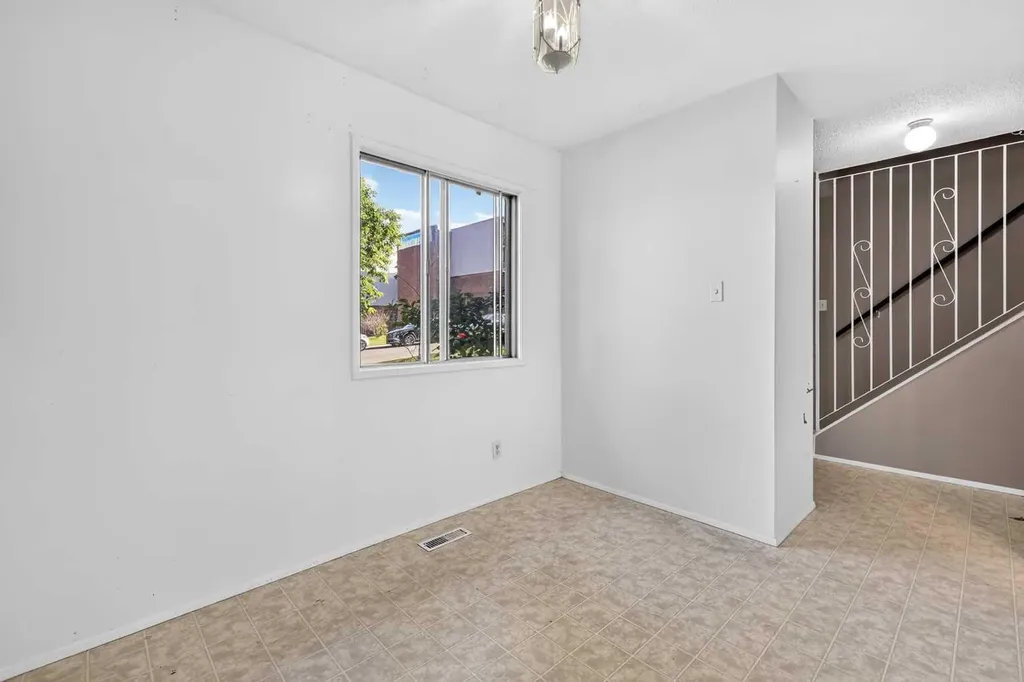 210 86 Avenue SE Calgary AB T2H 1N6