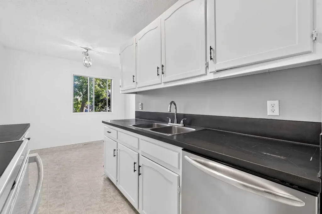 210 86 Avenue SE Calgary AB T2H 1N6