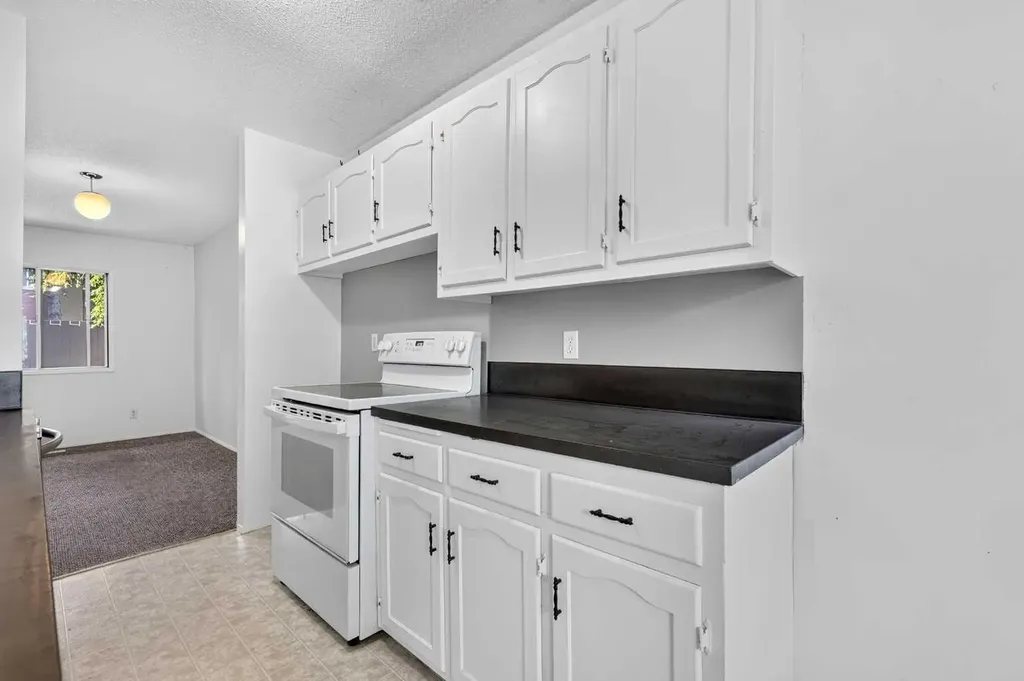 210 86 Avenue SE Calgary AB T2H 1N6