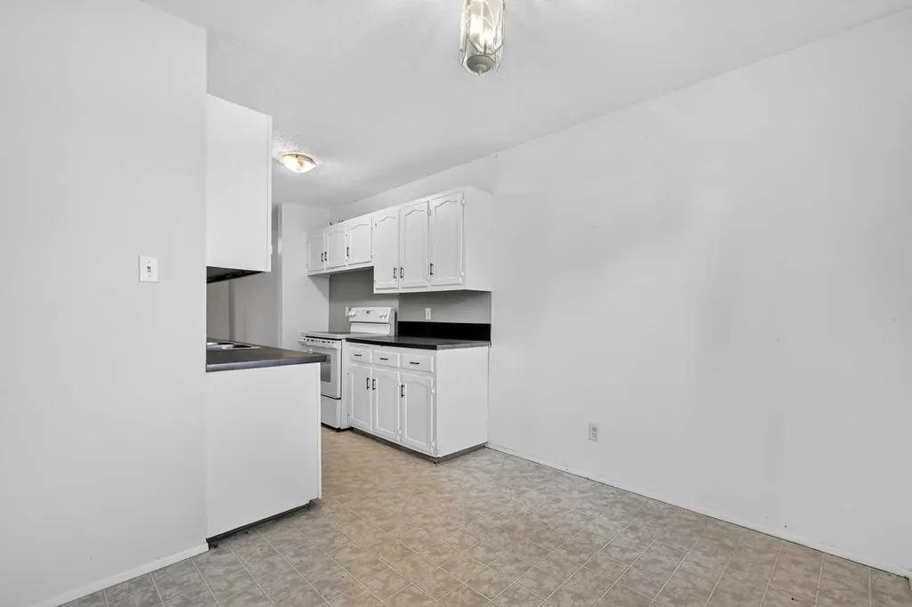 210 86 Avenue SE Calgary AB T2H 1N6