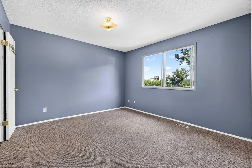 210 86 Avenue SE Calgary AB T2H 1N6