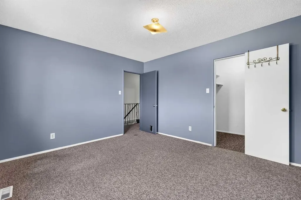 210 86 Avenue SE Calgary AB T2H 1N6