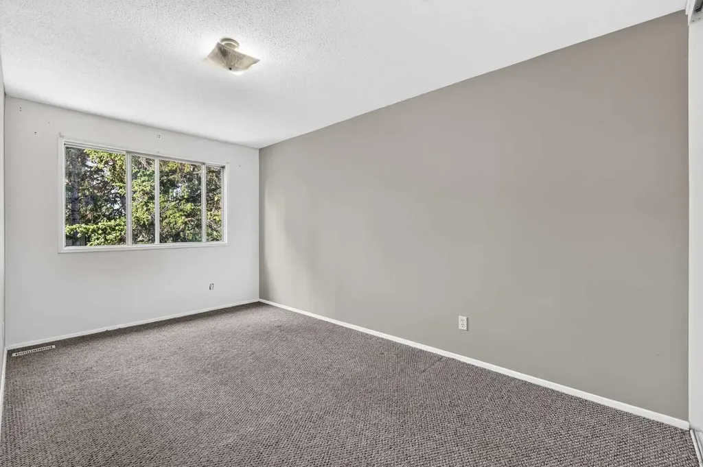 210 86 Avenue SE Calgary AB T2H 1N6