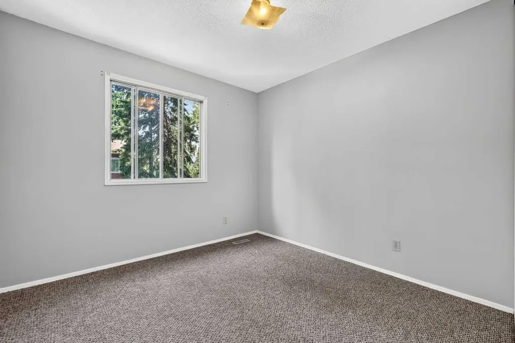 210 86 Avenue SE Calgary AB T2H 1N6