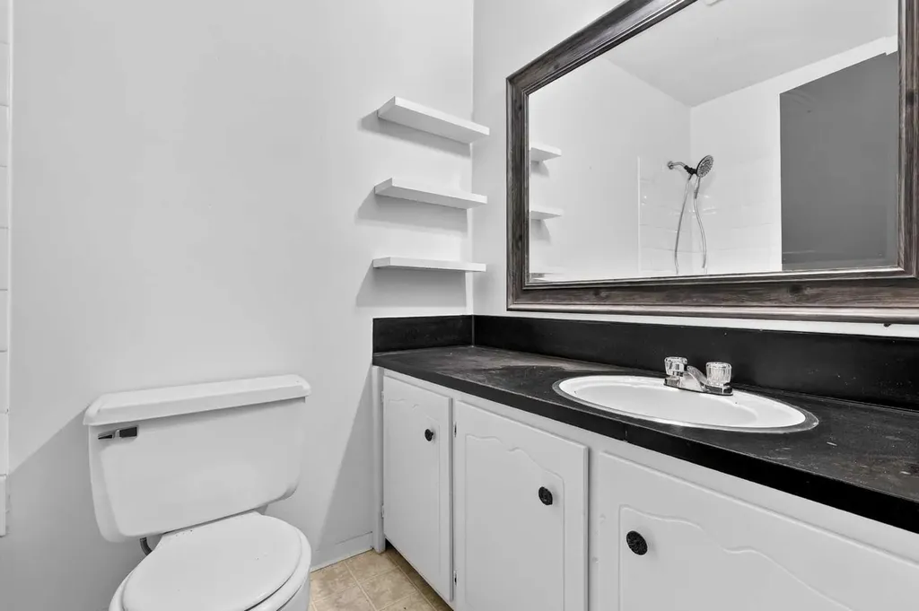 210 86 Avenue SE Calgary AB T2H 1N6