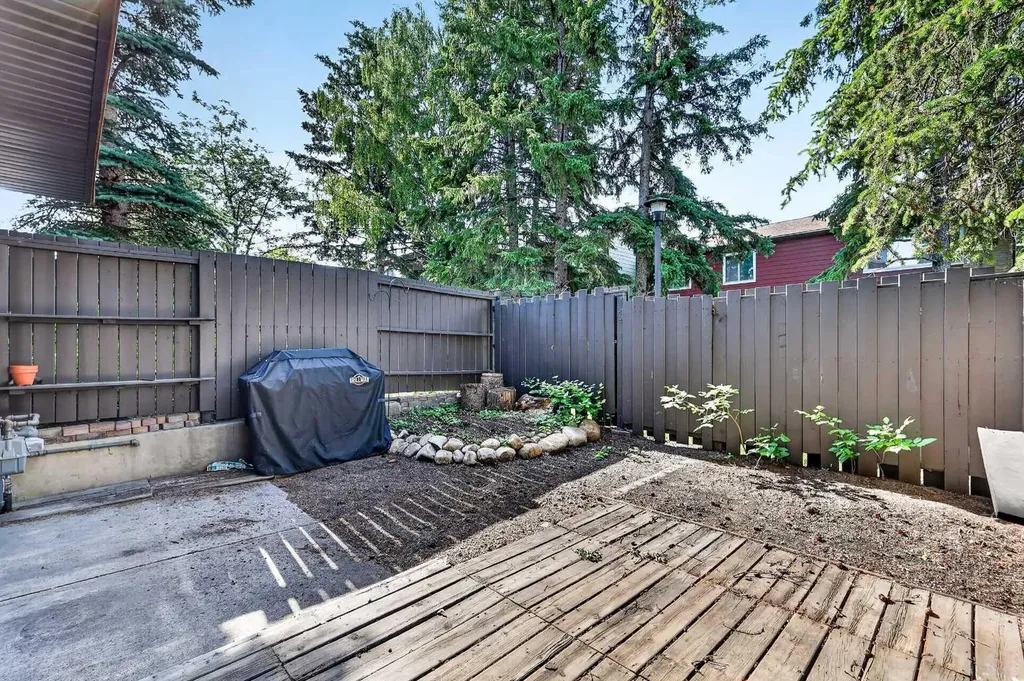 210 86 Avenue SE Calgary AB T2H 1N6