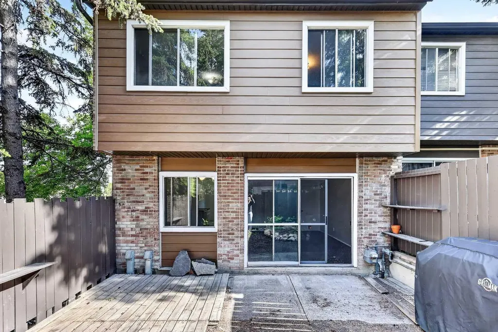 210 86 Avenue SE Calgary AB T2H 1N6