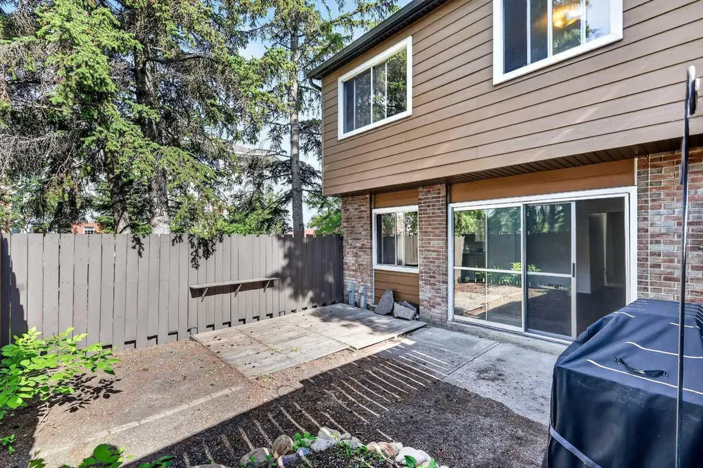 210 86 Avenue SE Calgary AB T2H 1N6