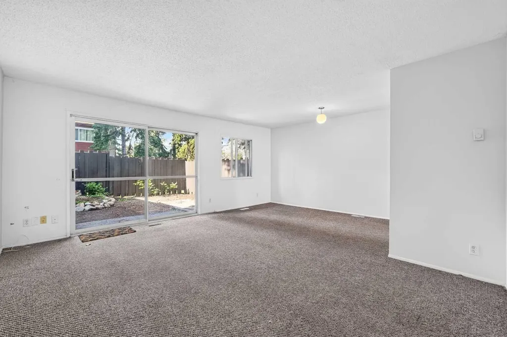 210 86 Avenue SE Calgary AB T2H 1N6