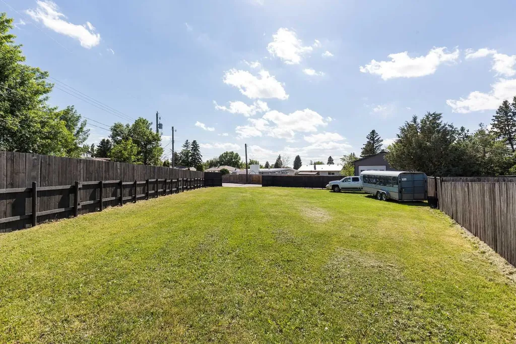 3008 11 Avenue S Lethbridge AB T1K 0L8