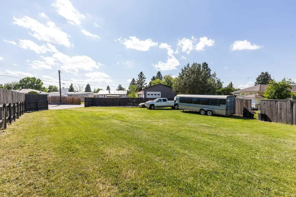 3008 11 Avenue S Lethbridge AB T1K 0L8