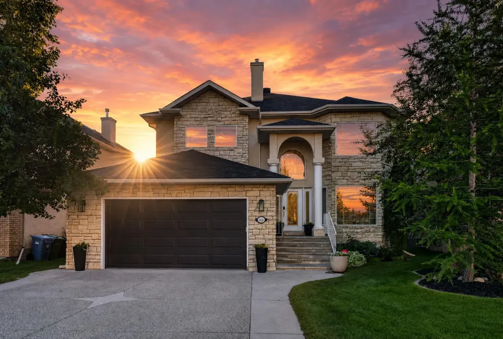 165 Strathlea Place SW Calgary AB T3H 4T5