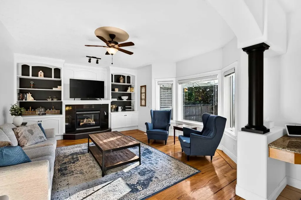 165 Strathlea Place SW Calgary AB T3H 4T5