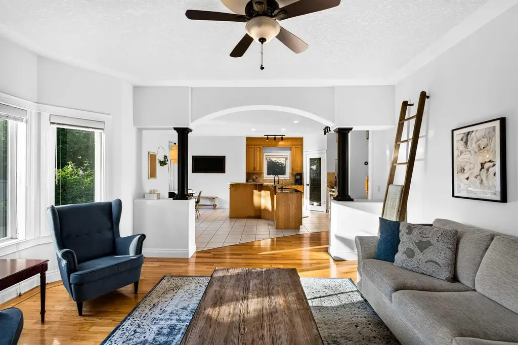 165 Strathlea Place SW Calgary AB T3H 4T5