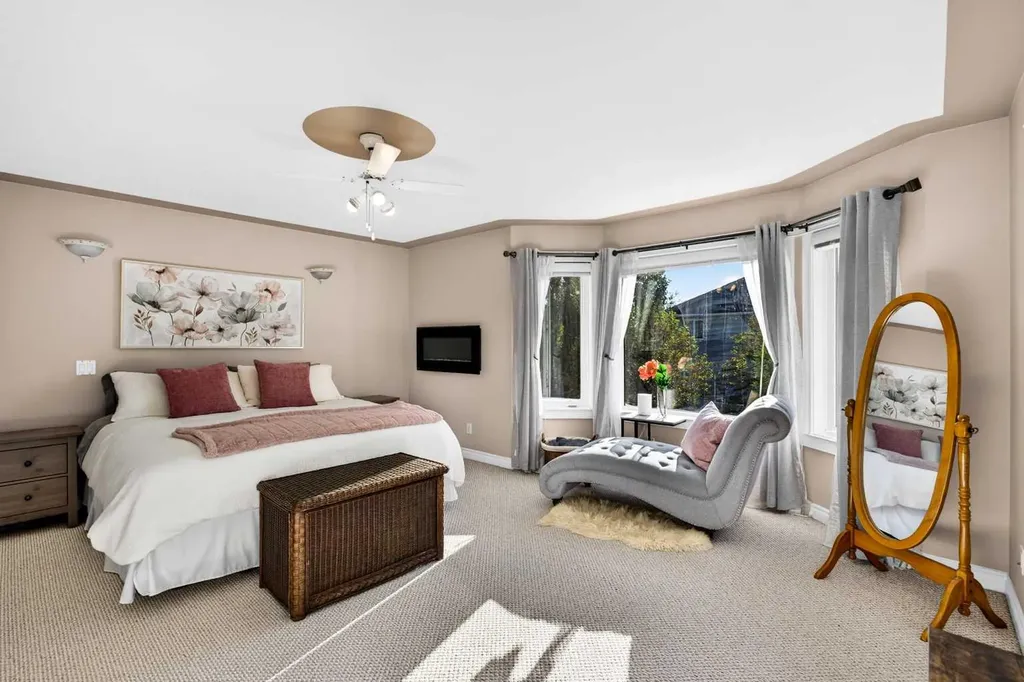 165 Strathlea Place SW Calgary AB T3H 4T5