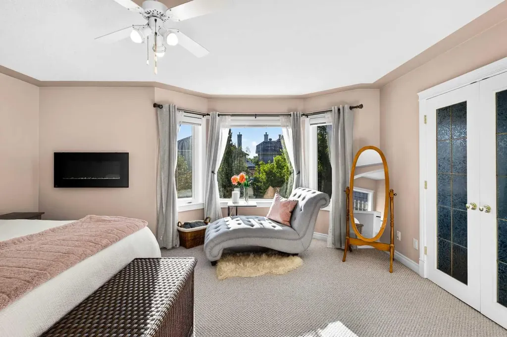 165 Strathlea Place SW Calgary AB T3H 4T5