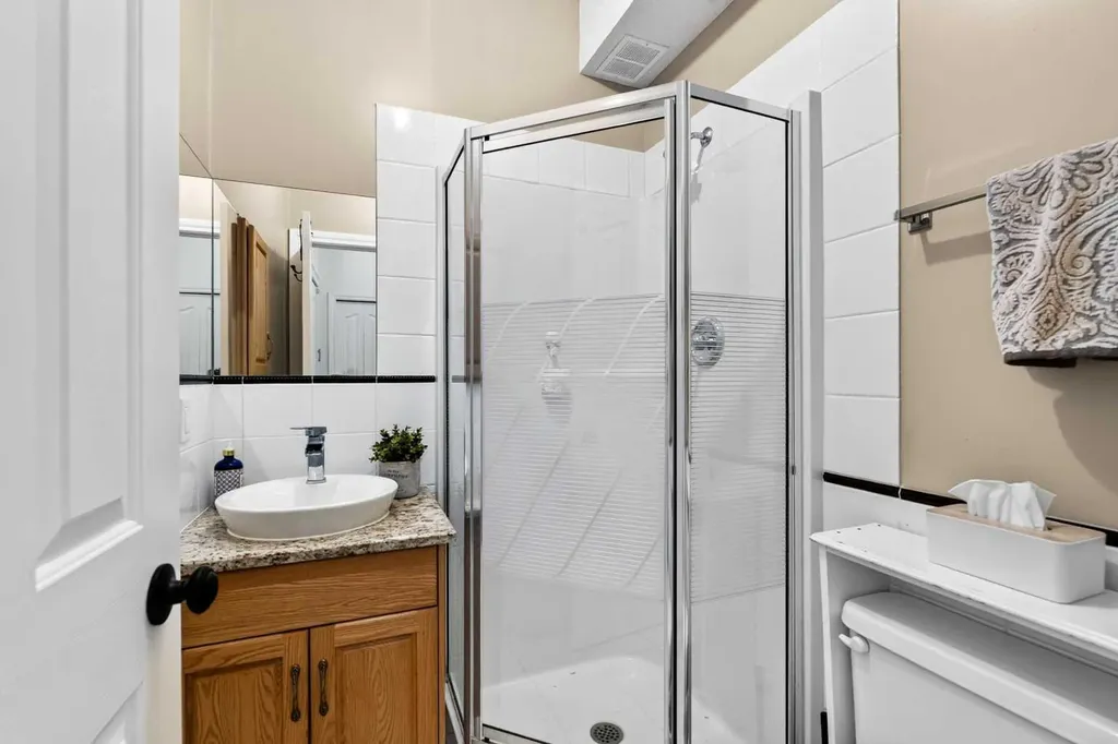 165 Strathlea Place SW Calgary AB T3H 4T5