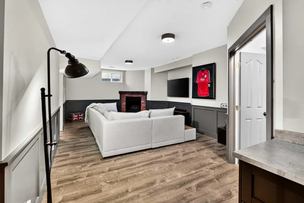 165 Strathlea Place SW Calgary AB T3H 4T5