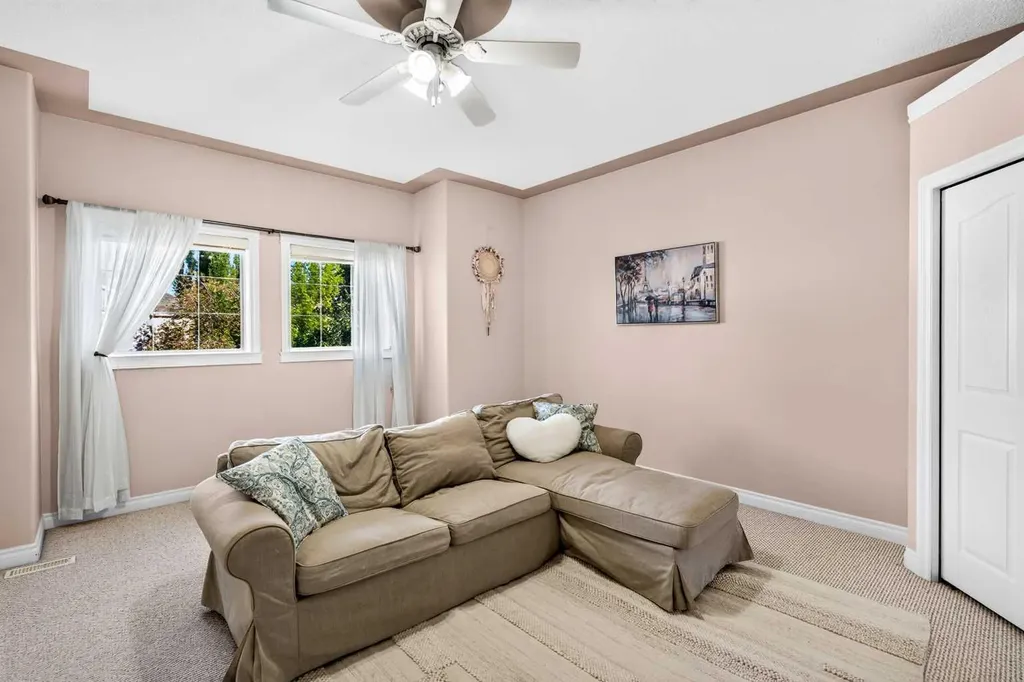 165 Strathlea Place SW Calgary AB T3H 4T5