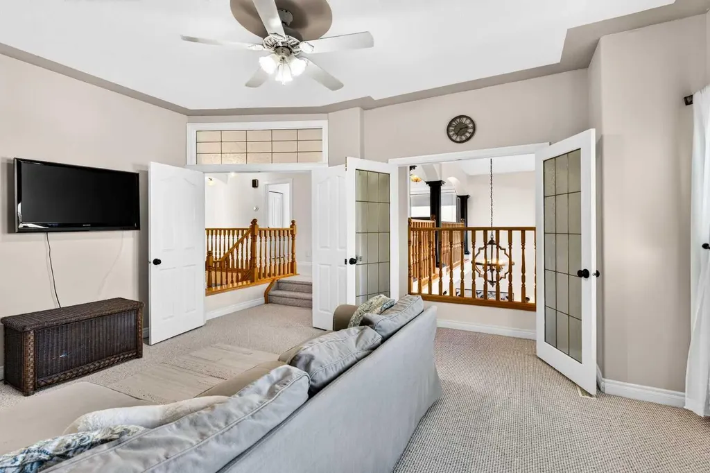 165 Strathlea Place SW Calgary AB T3H 4T5