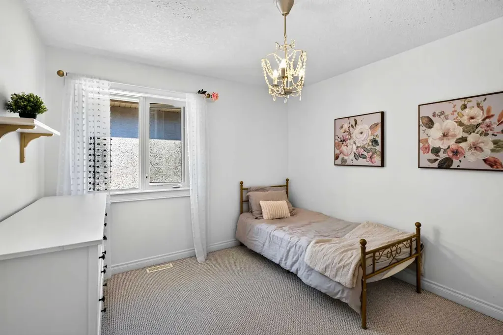 165 Strathlea Place SW Calgary AB T3H 4T5