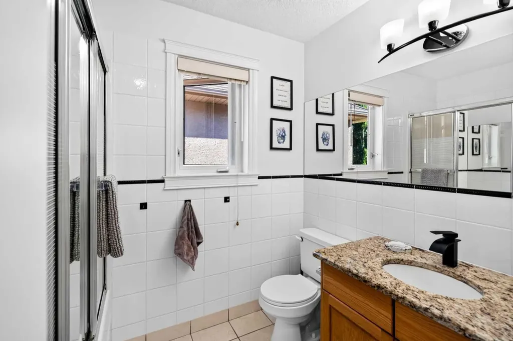 165 Strathlea Place SW Calgary AB T3H 4T5