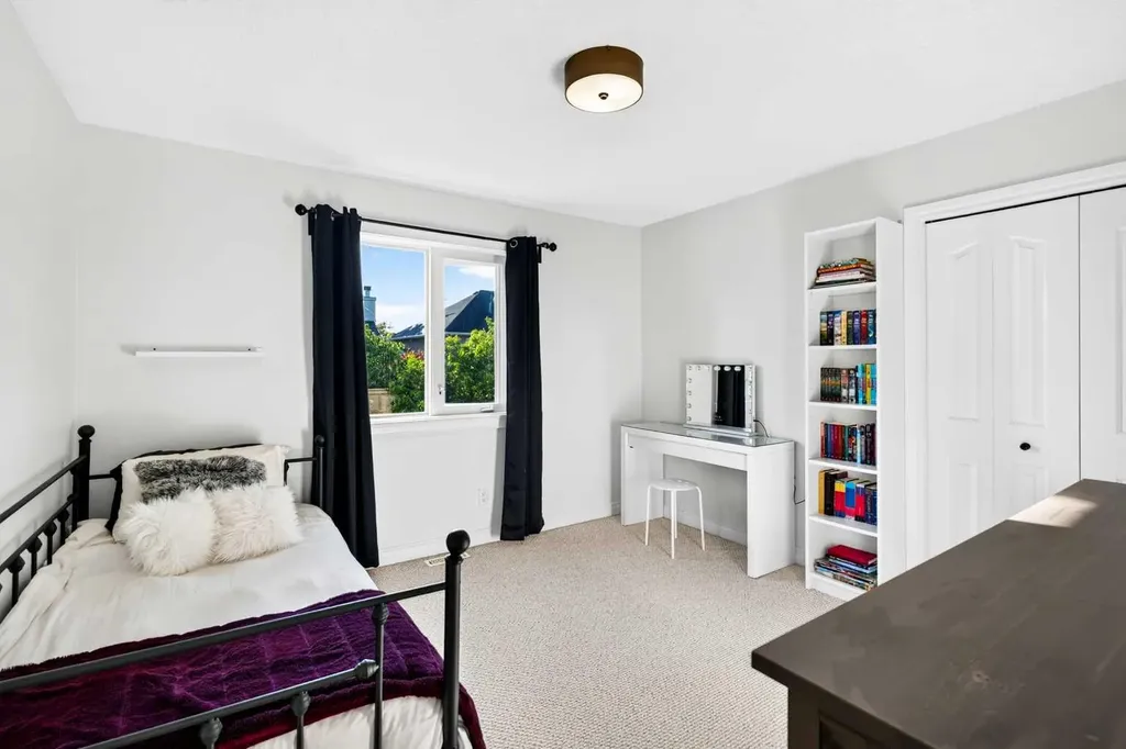 165 Strathlea Place SW Calgary AB T3H 4T5