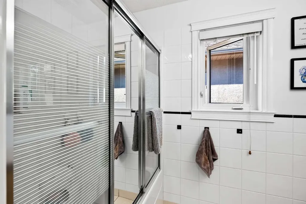 165 Strathlea Place SW Calgary AB T3H 4T5