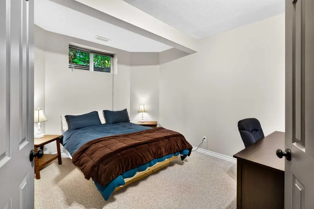 165 Strathlea Place SW Calgary AB T3H 4T5