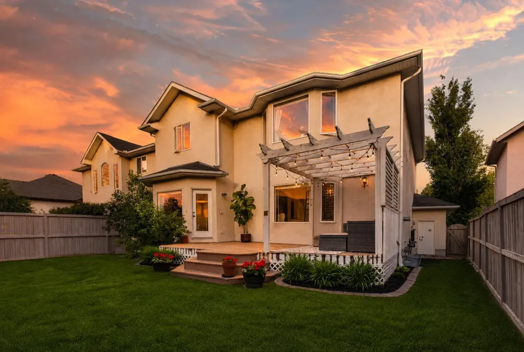 165 Strathlea Place SW Calgary AB T3H 4T5