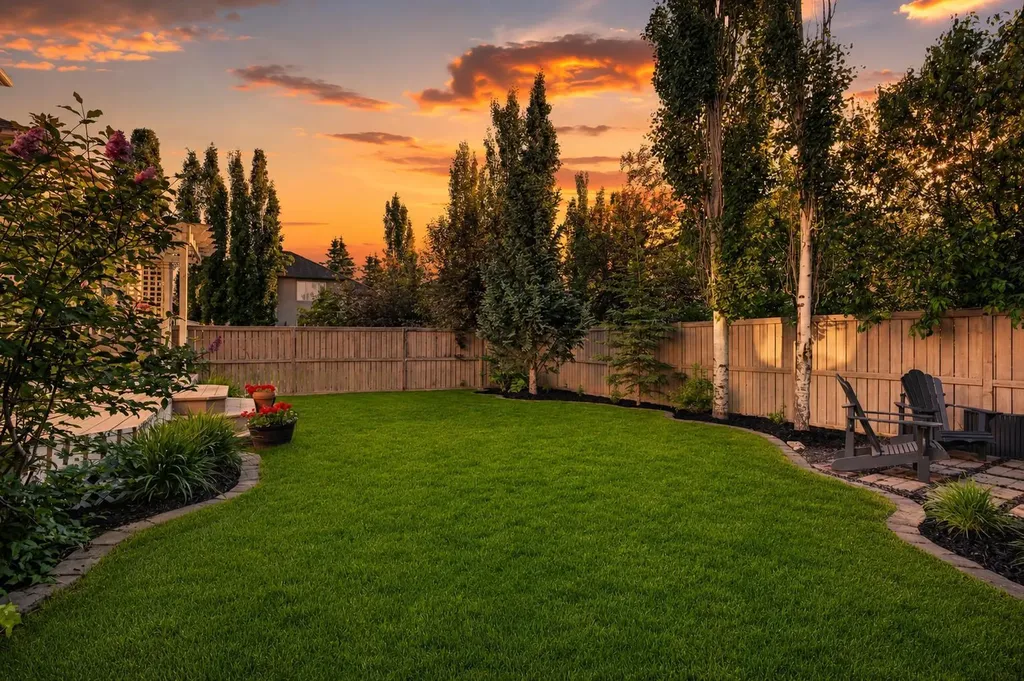 165 Strathlea Place SW Calgary AB T3H 4T5