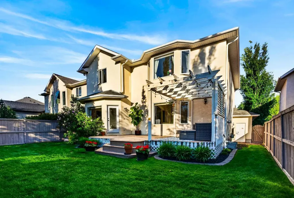 165 Strathlea Place SW Calgary AB T3H 4T5