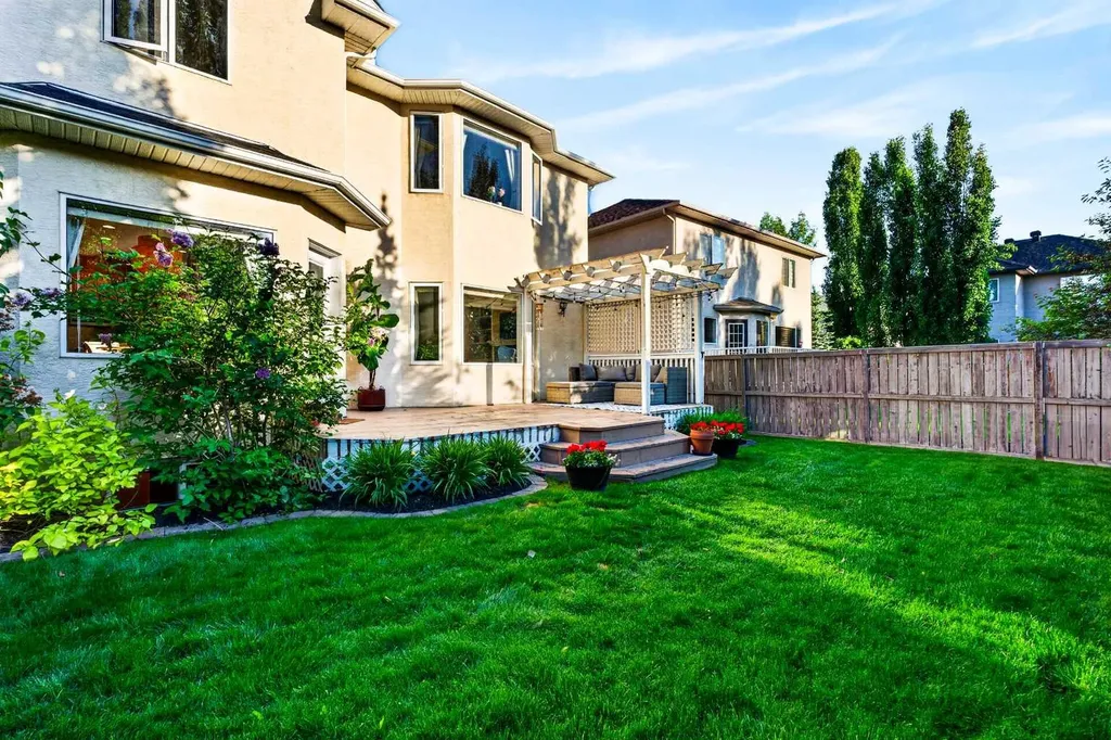 165 Strathlea Place SW Calgary AB T3H 4T5