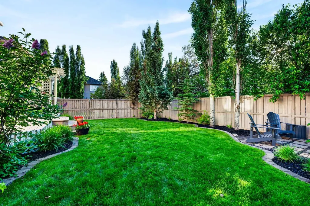 165 Strathlea Place SW Calgary AB T3H 4T5