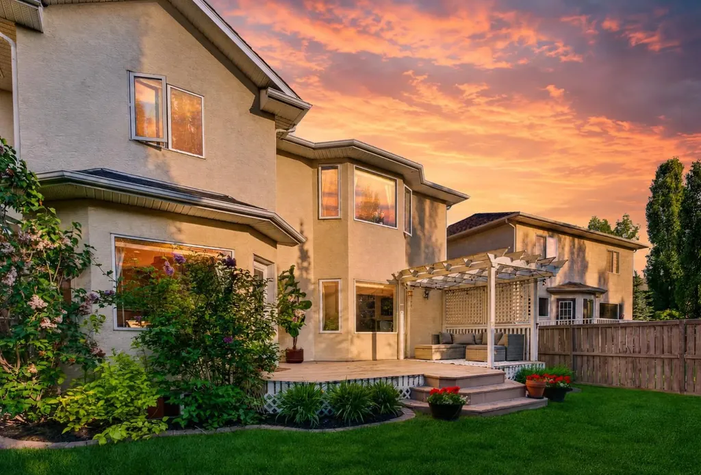 165 Strathlea Place SW Calgary AB T3H 4T5