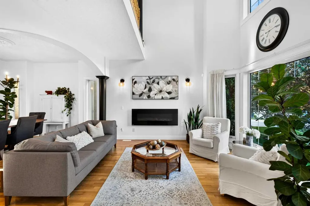 165 Strathlea Place SW Calgary AB T3H 4T5