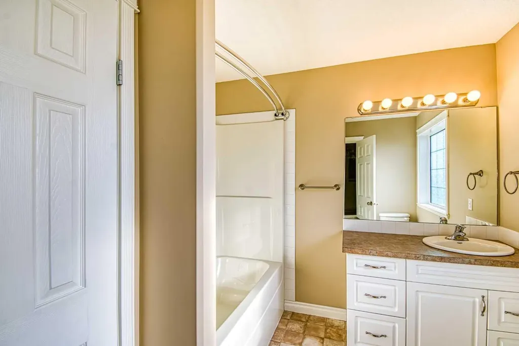 631 6a Street Beaverlodge AB T0H 0C0