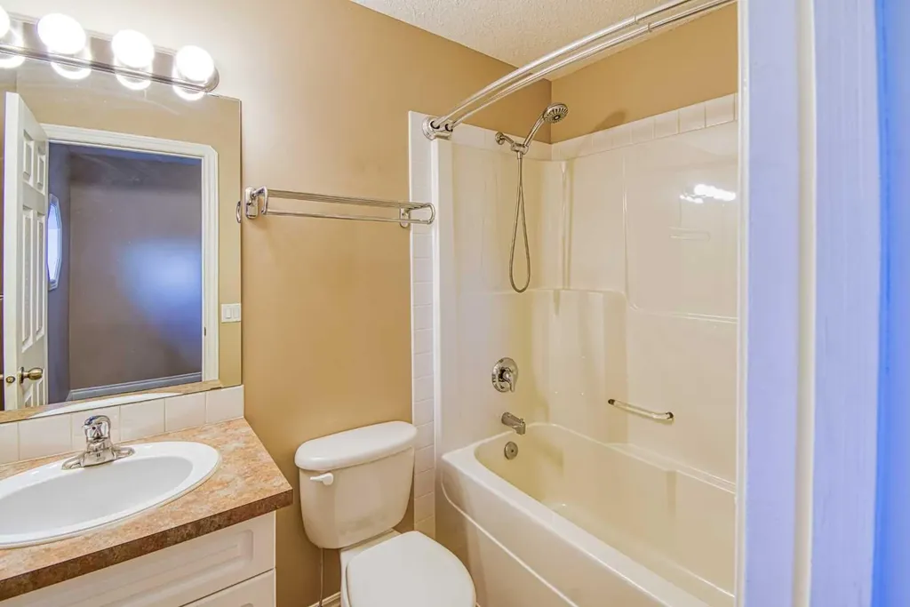 631 6a Street Beaverlodge AB T0H 0C0
