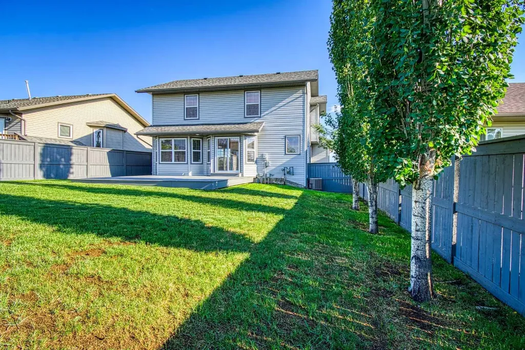 631 6a Street Beaverlodge AB T0H 0C0