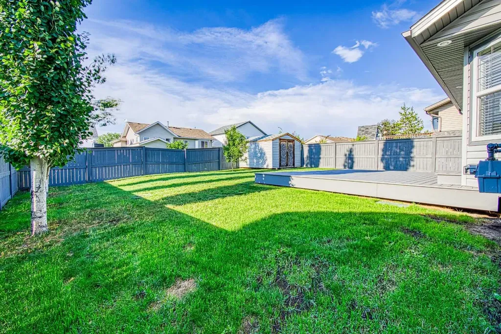 631 6a Street Beaverlodge AB T0H 0C0