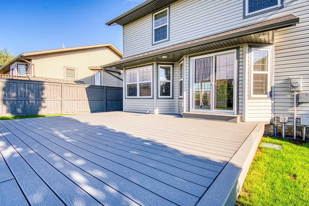 631 6a Street Beaverlodge AB T0H 0C0
