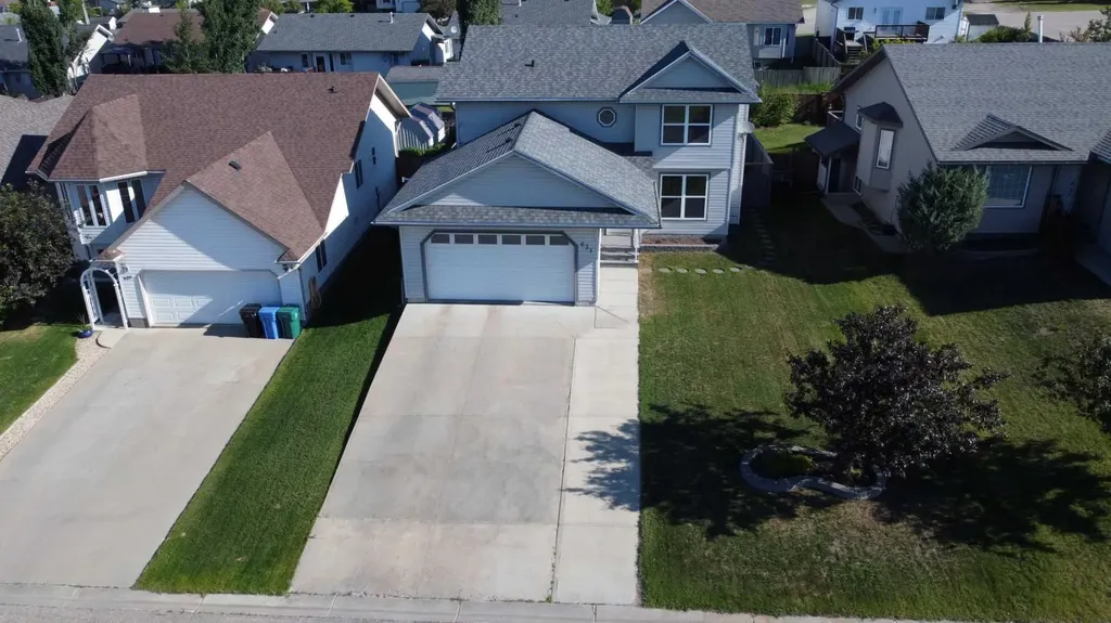 631 6a Street Beaverlodge AB T0H 0C0