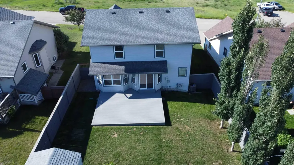 631 6a Street Beaverlodge AB T0H 0C0